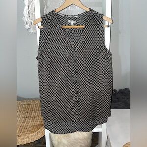 — Dana Buchman Button-Front Sleeveless Top (L)